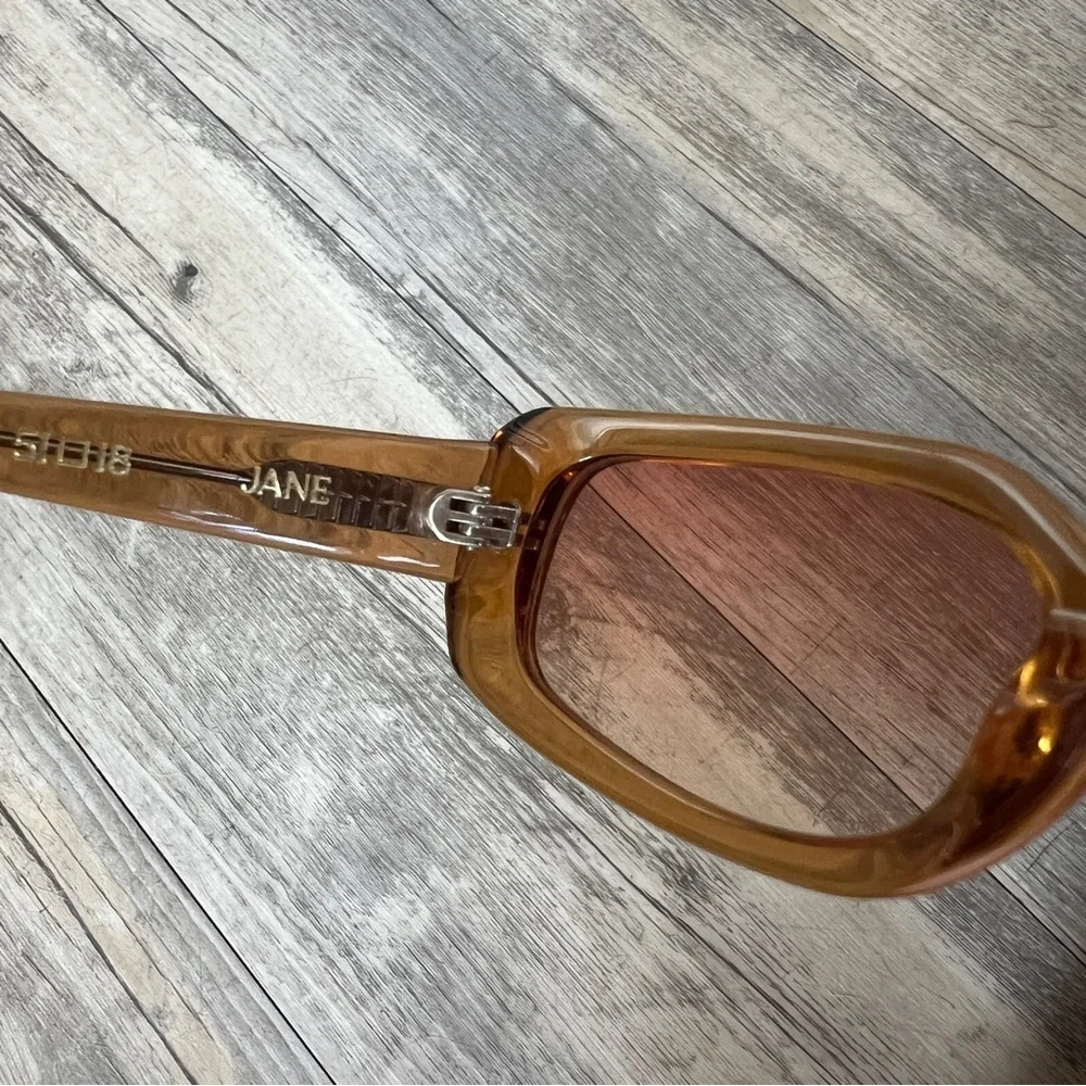 Lello the Label the Jane Sunglasses in Honey